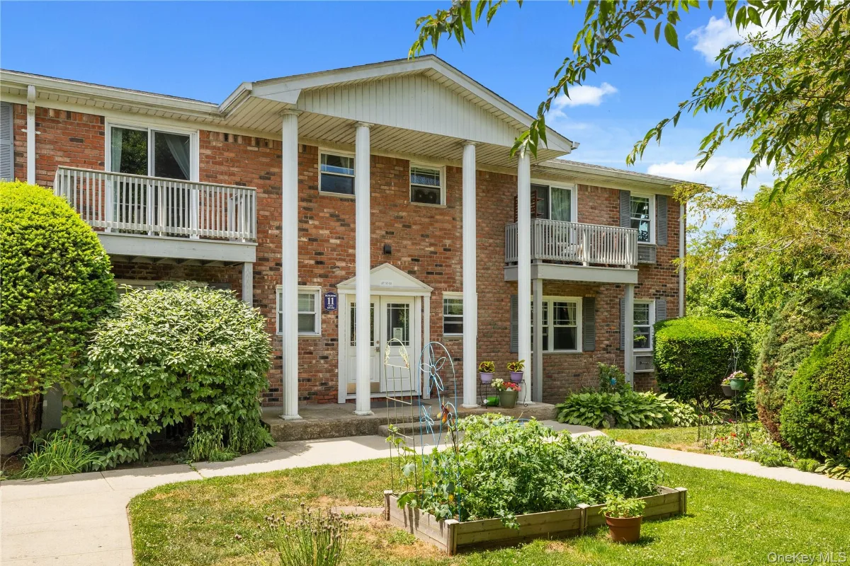 147 Fairharbor Drive #147, Patchogue NY -- Fairharbor on the Water Coop for sale