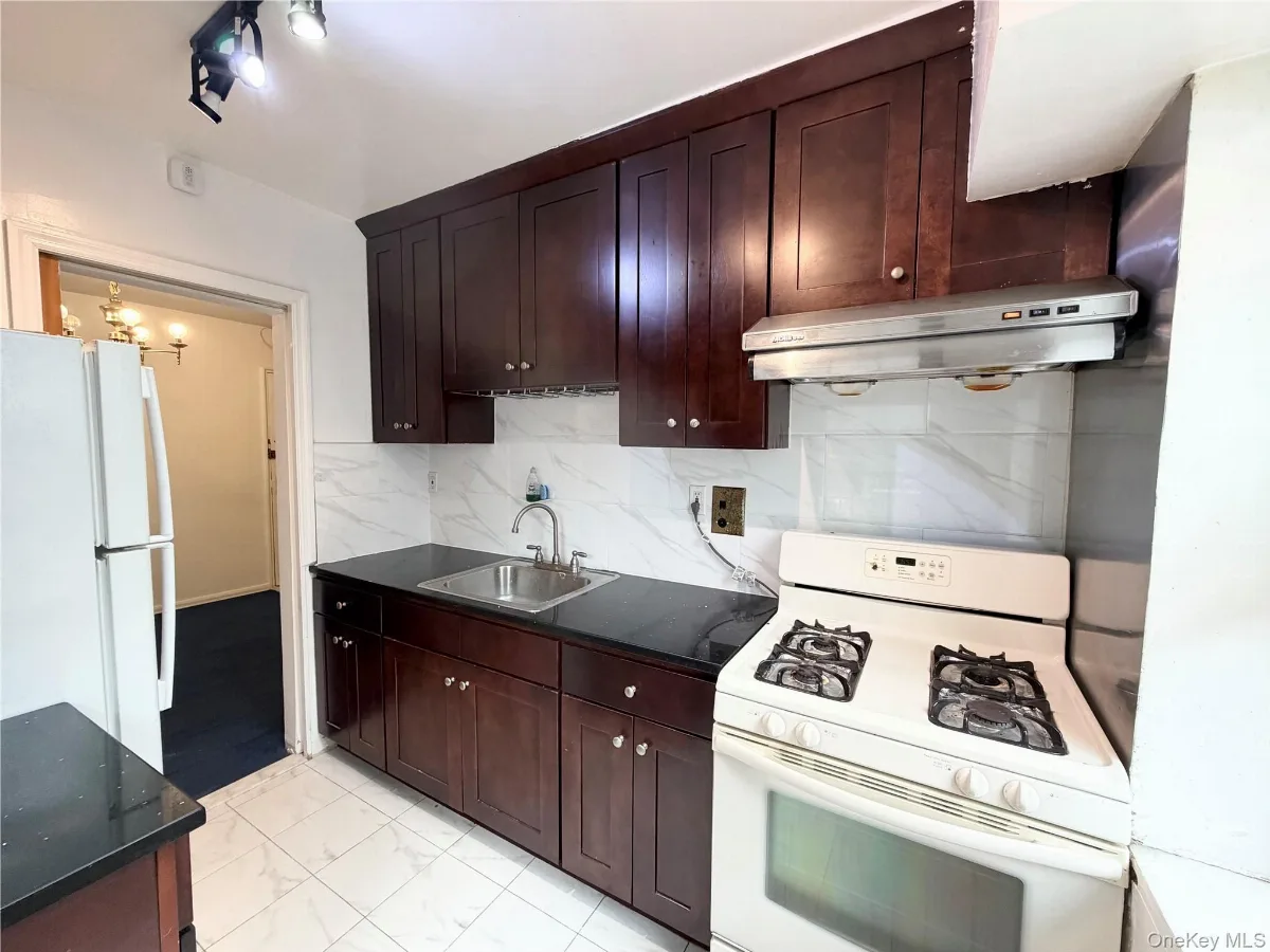 32-43 90th Street #306, East Elmhurst, NY 11369
