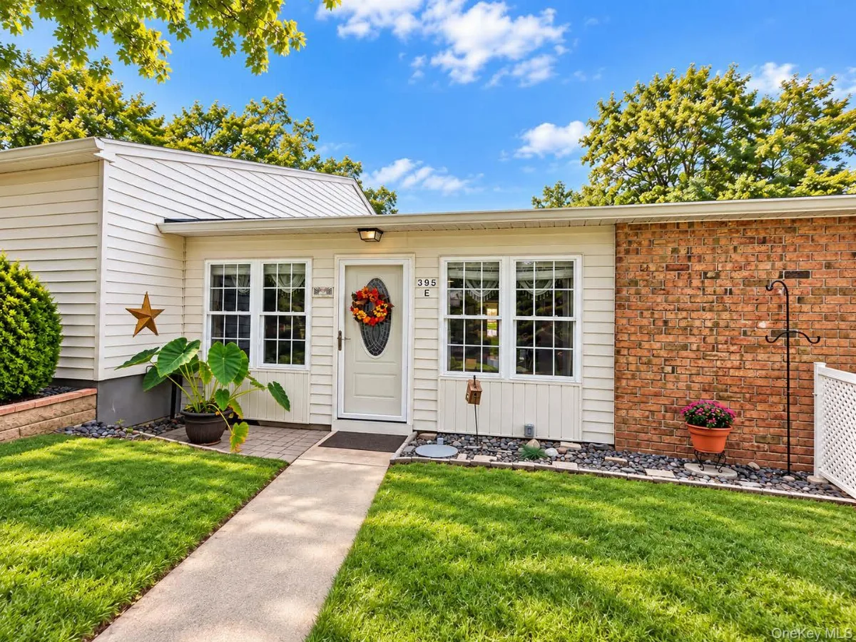 395 Woodbridge Drive #E, Ridge NY -- Leisure Village Condo for sale