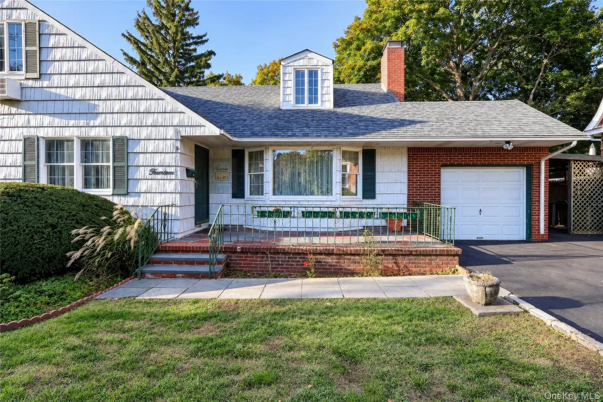 14 Waverly Street, Glen Head, NY 11545
