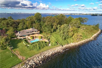 15 Gatsby Lane, Great Neck