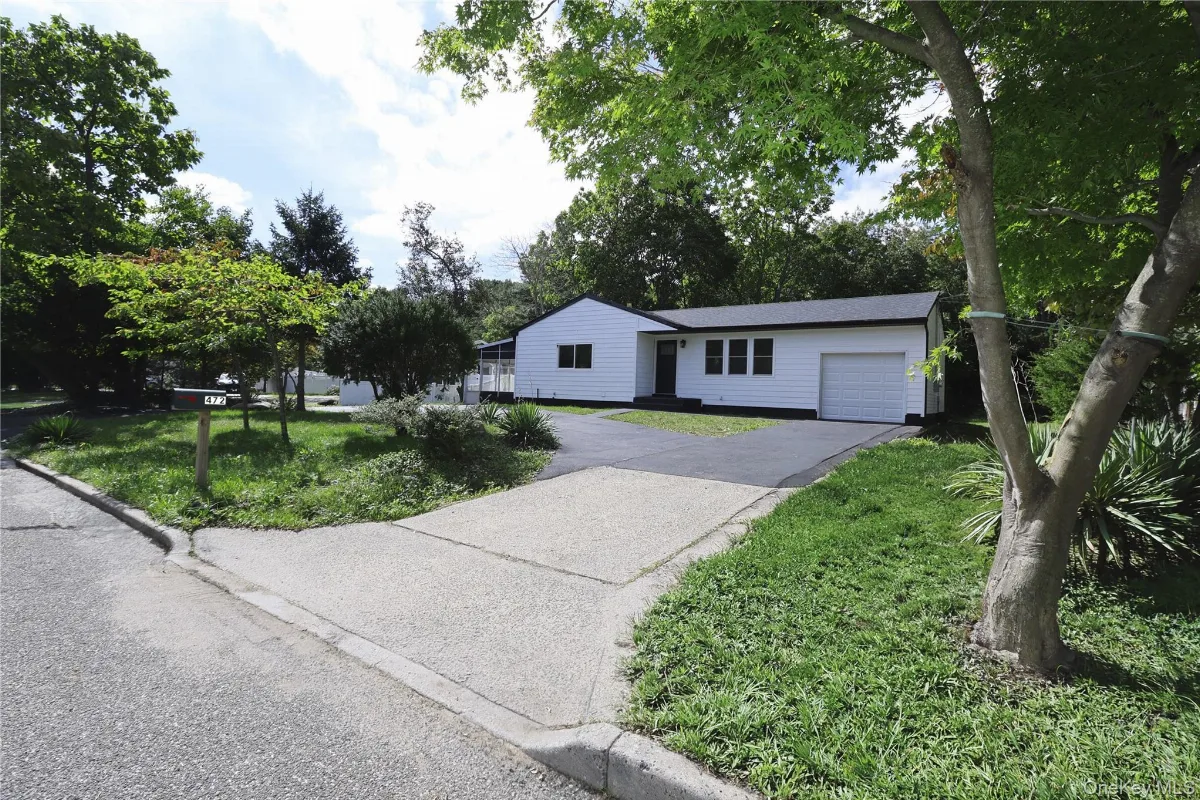 472 Nichols Road, Hauppauge, NY 11788