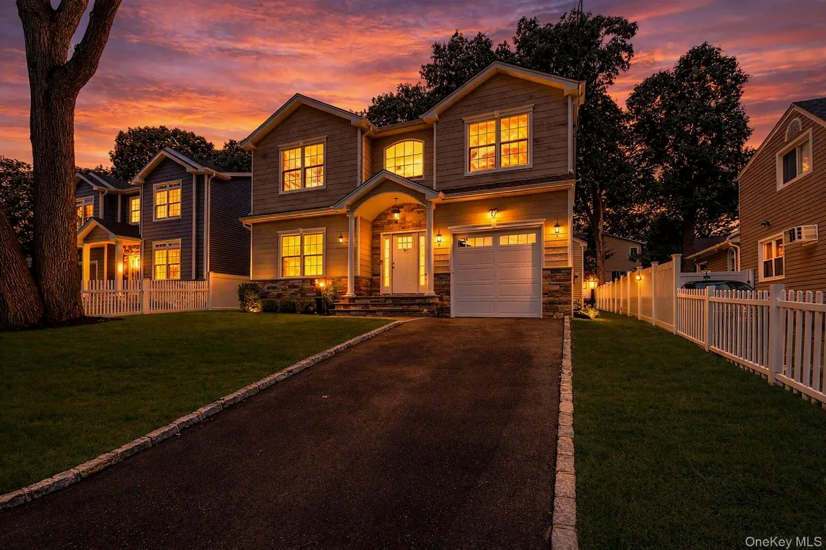 9 Hickory Road, Bayville, NY 11709