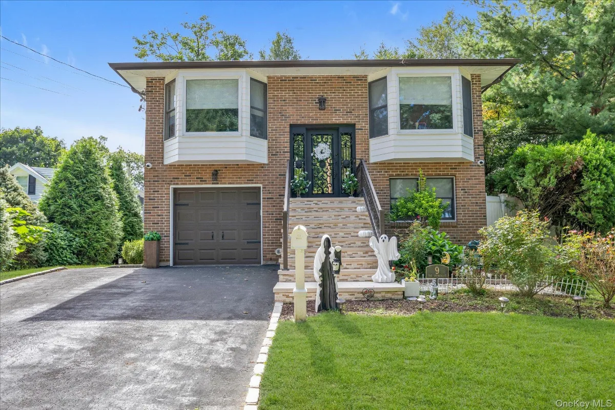 9 The Promenade, Glen Head, NY 11545