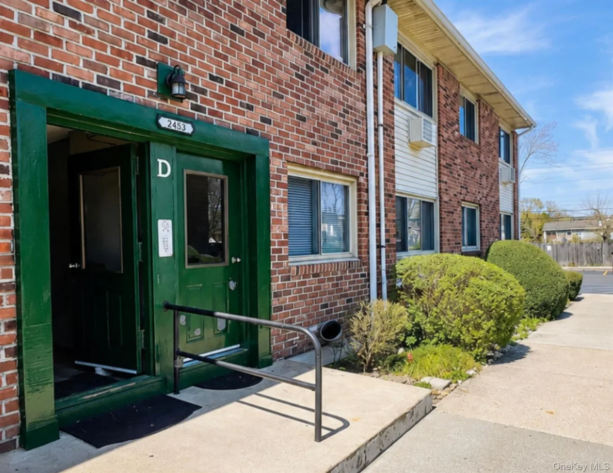 2453 D Union Boulevard #4A, Islip NY -- Forest Green Coop for sale