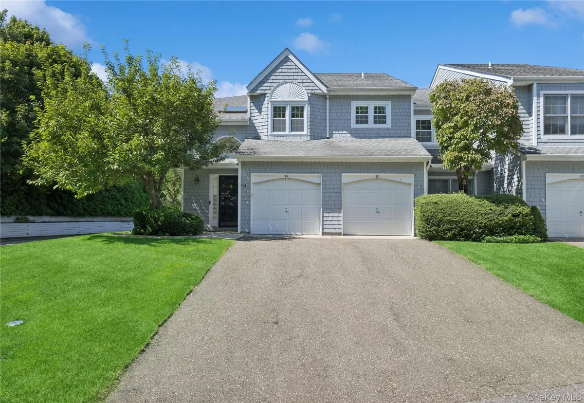 79 Lakebridge Drive S, Kings Park, NY 11754