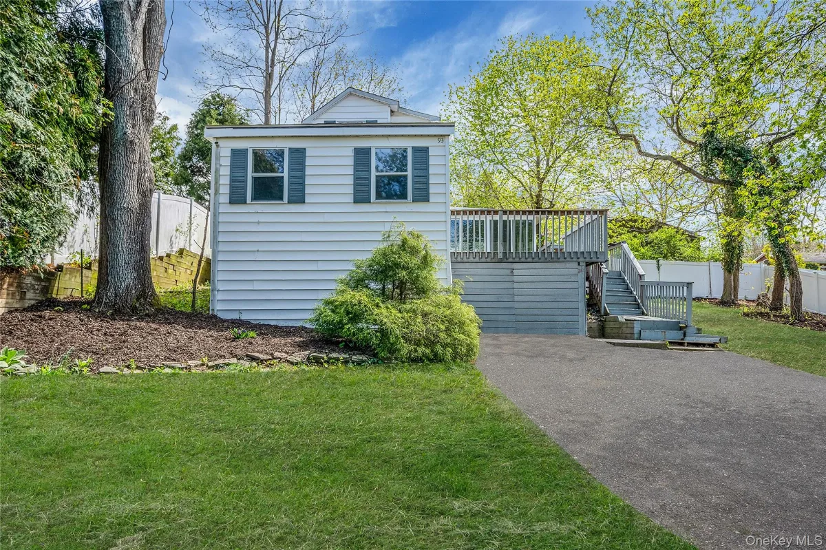 93 Maple Road, Kings Park, NY 11754