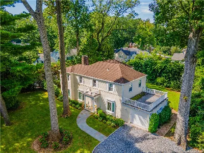 30 Old Field Lane, Great Neck