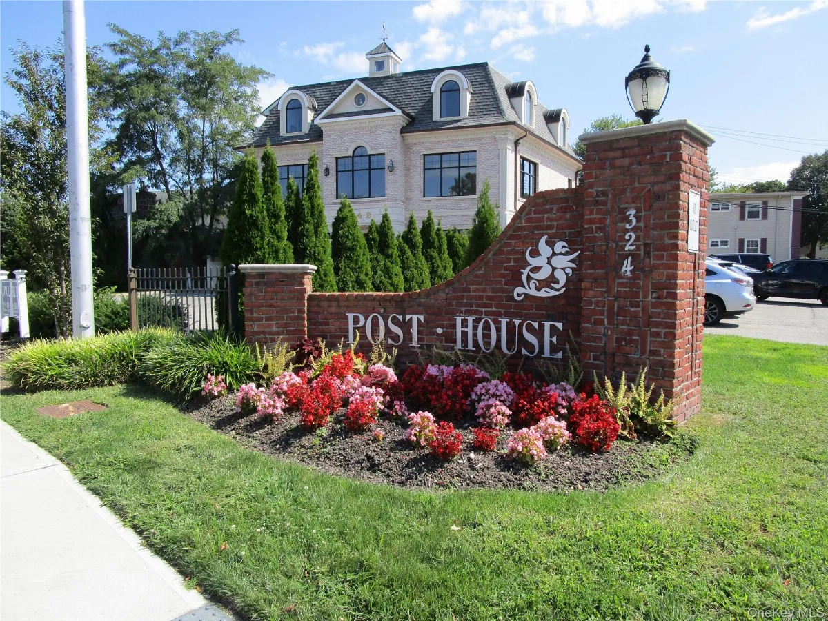 324 Post Avenue #11-I, Westbury, NY 11590
