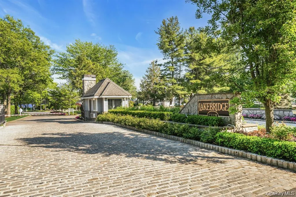 38 Lakebridge Drive S, Kings Park, NY 11754