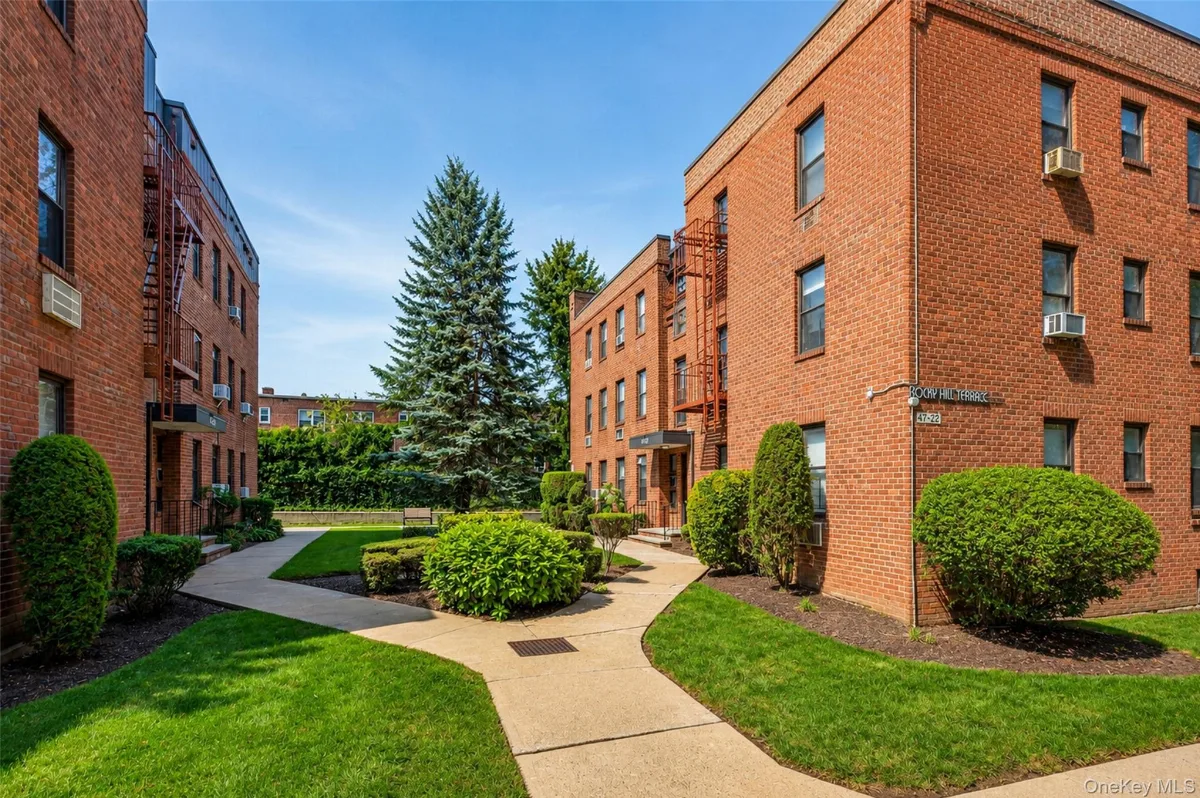 47-22 215th Pl #2B, Bayside, NY 11364