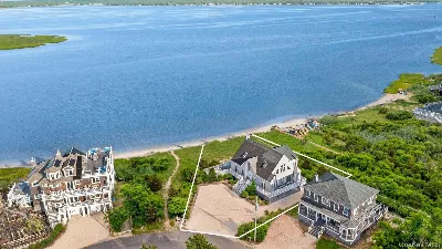 8 Dune Lane, Westhampton Dunes