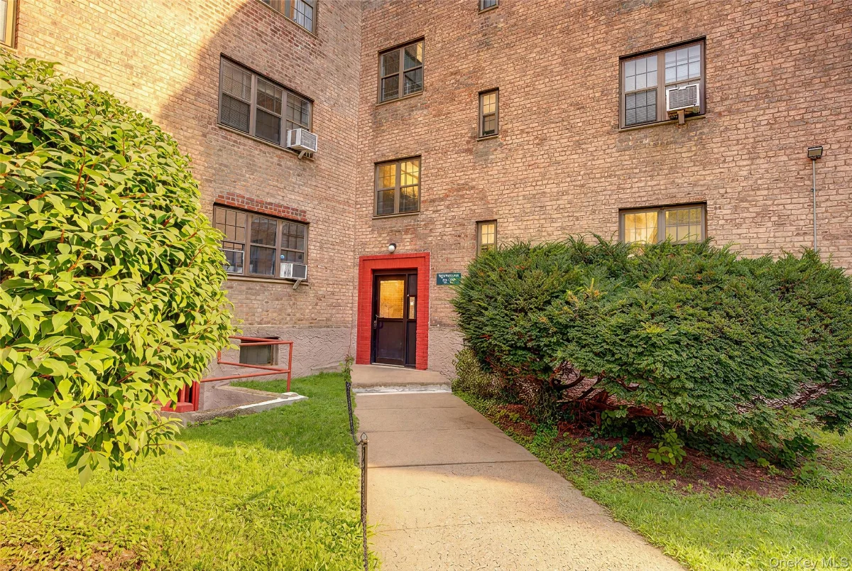 78-35 147th Street #2E, Kew Garden Hills, NY 11367