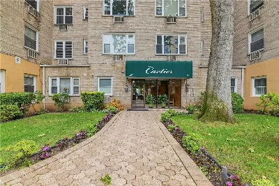 21 Bond Street, Great Neck