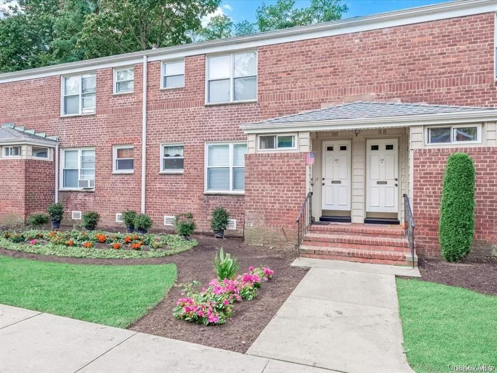 56 Edwards Street #2B, Roslyn Heights NY -- Roslyn Gardens Coop for sale