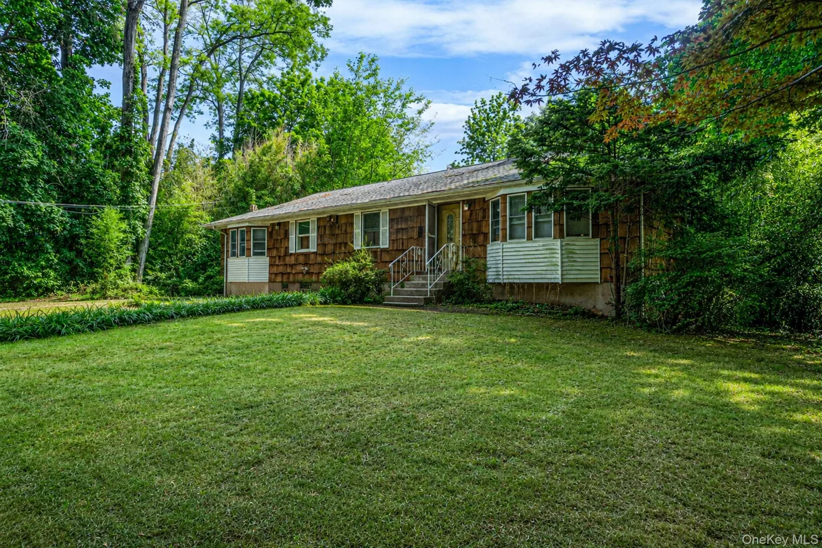 11 Radio Avenue, Miller Place, NY 11764
