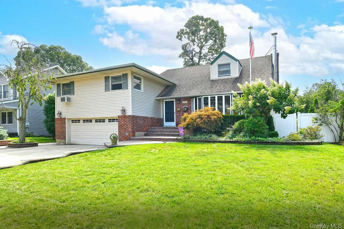 1994 Van Nostrand Avenue, Merrick, NY 11566