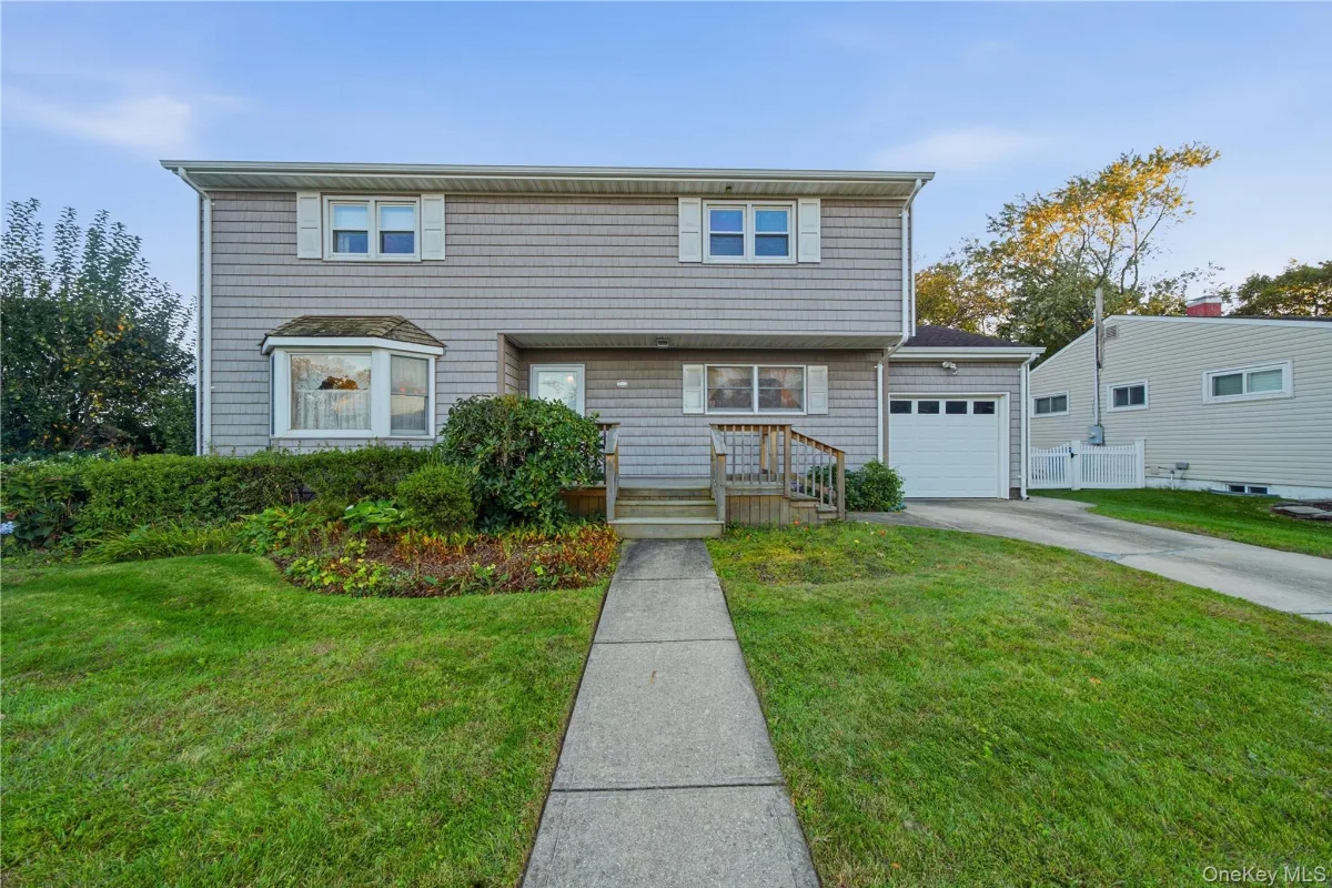 46 Margaret Drive E, Plainview, NY 11803