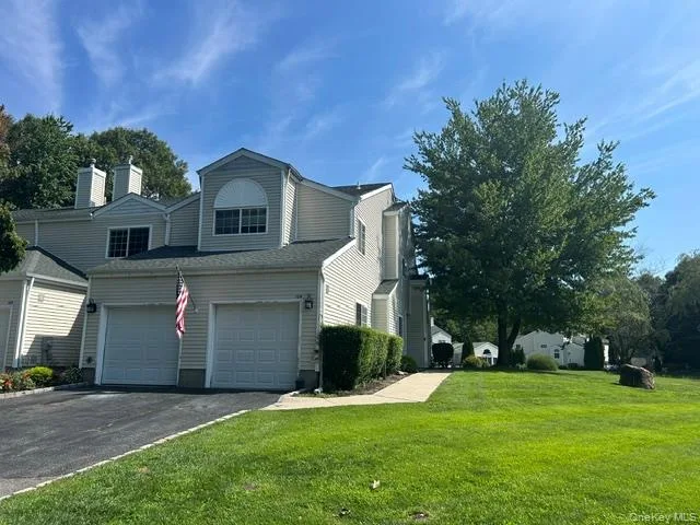 104 Owls Nest Court, Manorville NY -- Silver Ponds Condo for sale