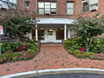 3 Townhouse Place, Great Neck