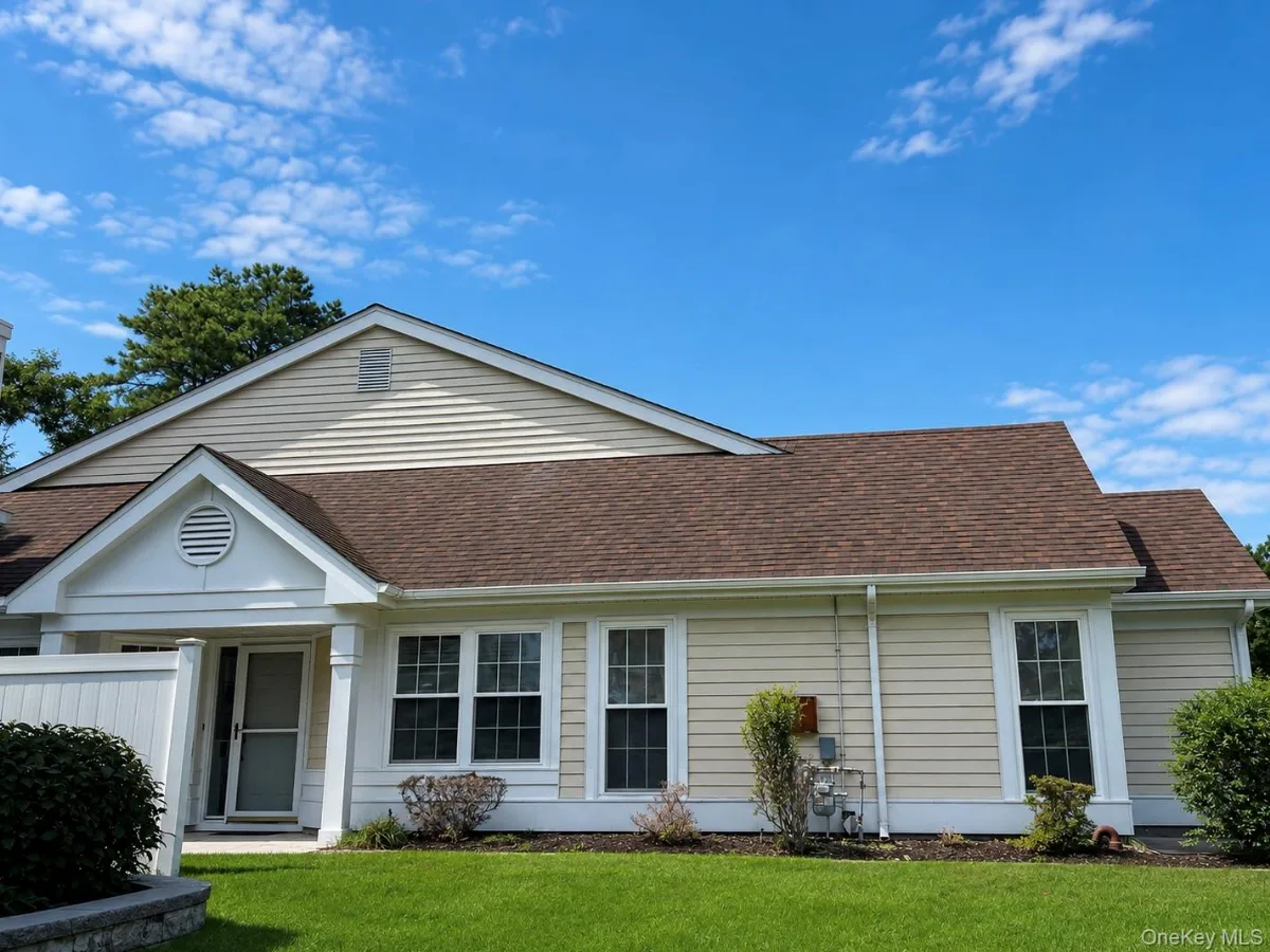 6 Oakdale Court, Ridge NY -- Leisure Glen Condo for sale