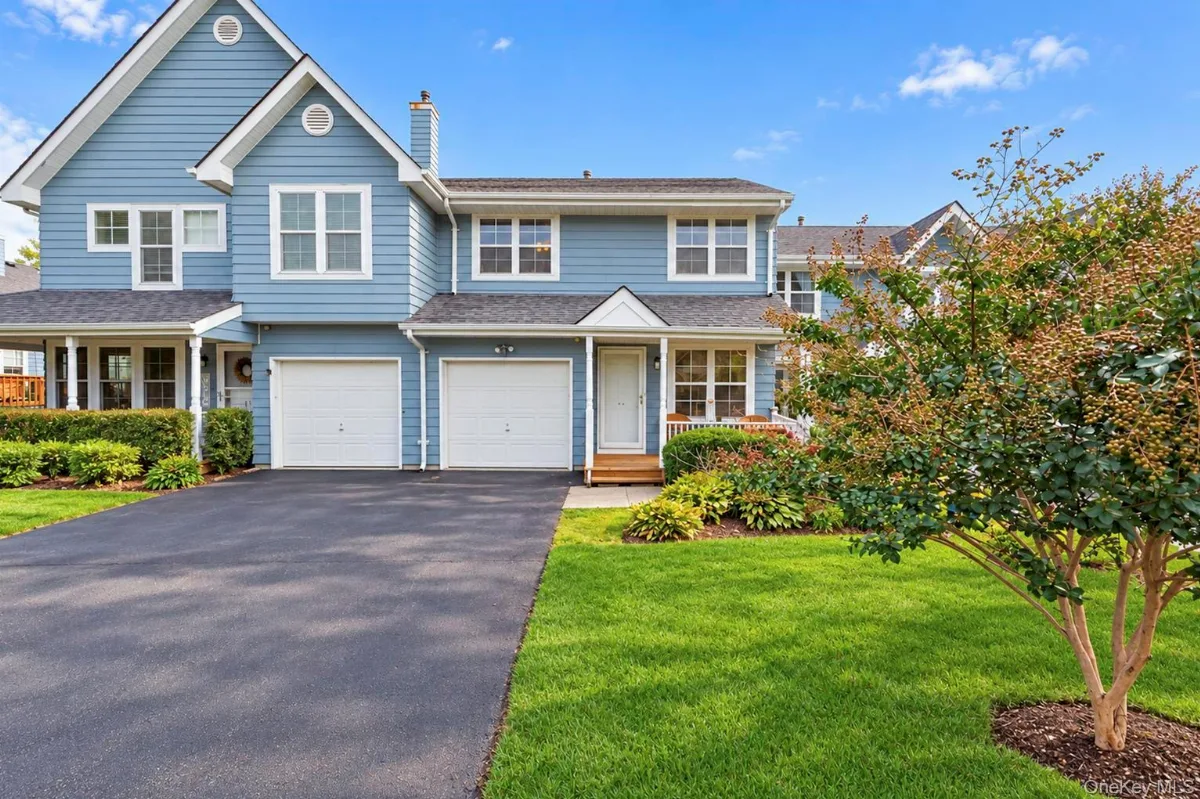 41 Maple Wing Drive, Central Islip NY -- Condo for sale