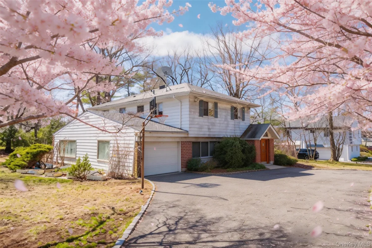 71 Horace Harding Boulevard, Great Neck, NY 11020