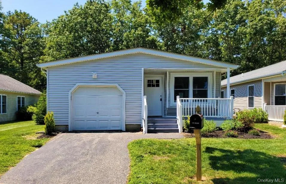 201 Village Circle, Manorville NY -- Greenwood Village Condo for sale