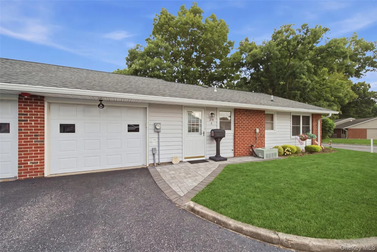 238 Blackpool Court #A, Ridge NY -- Leisure Village Condo for sale