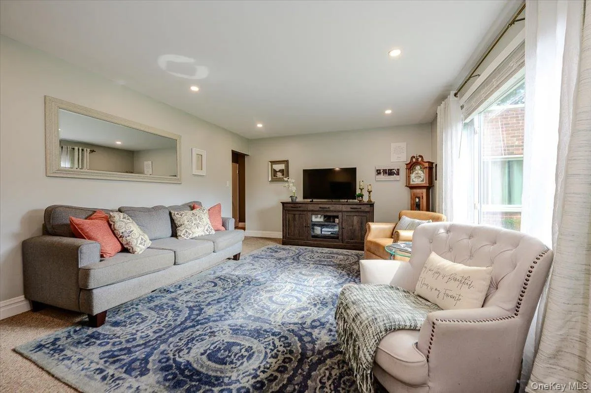 346 Edmunton Drive #L17, North Babylon NY -- The Commons Coop for sale