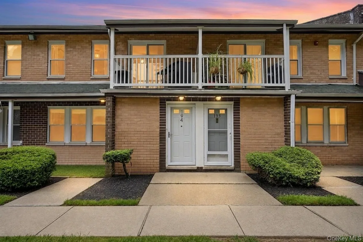 194 Artist Lake Drive #194, Middle Island NY -- Artist Lake Condo for sale