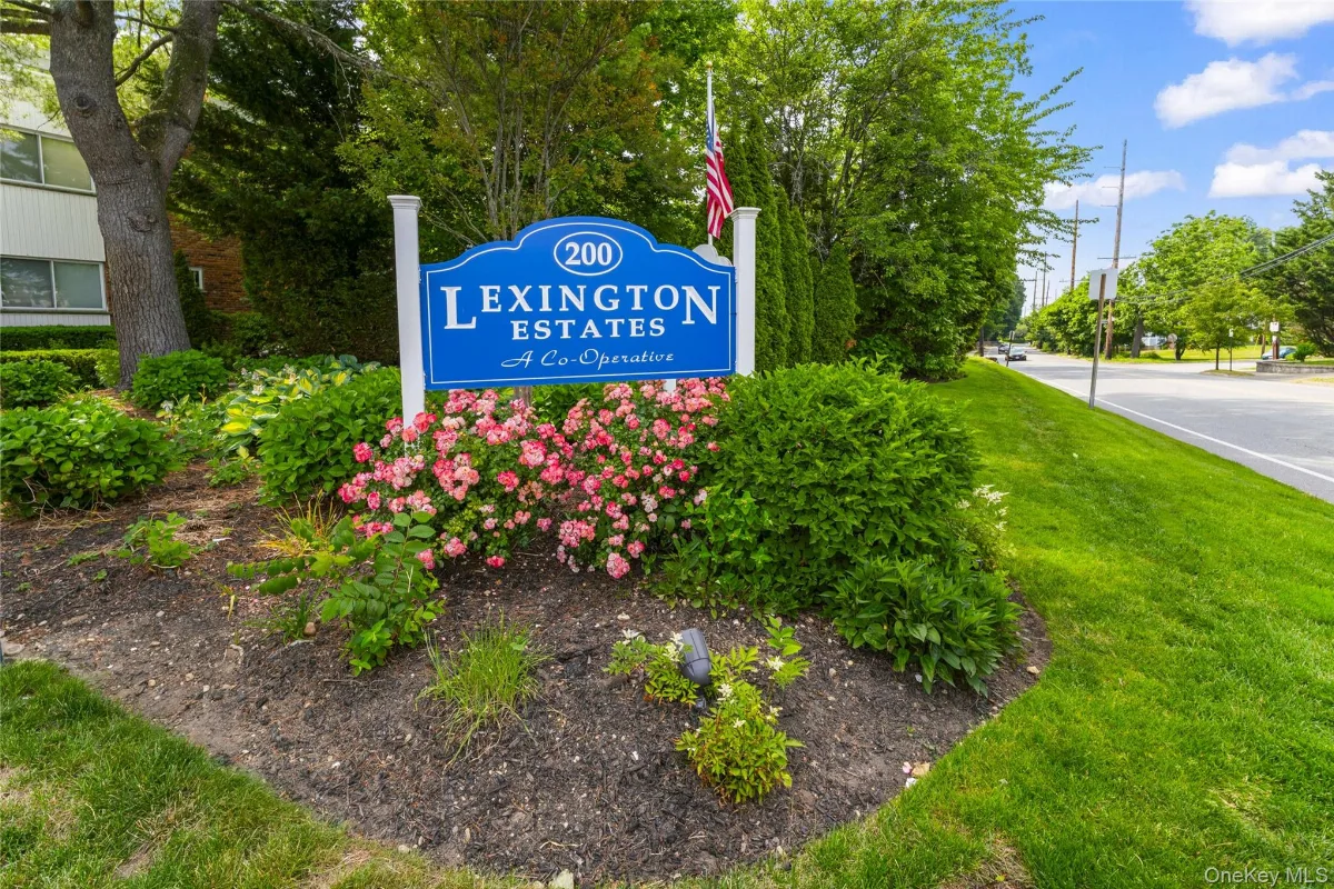 200 Lexington Ave #12E, Oyster Bay, NY 11771