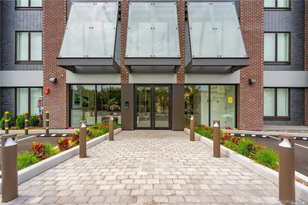 218 Middle Neck Road #102, Great Neck NY -- The Rose at Great Neck Condo for sale
