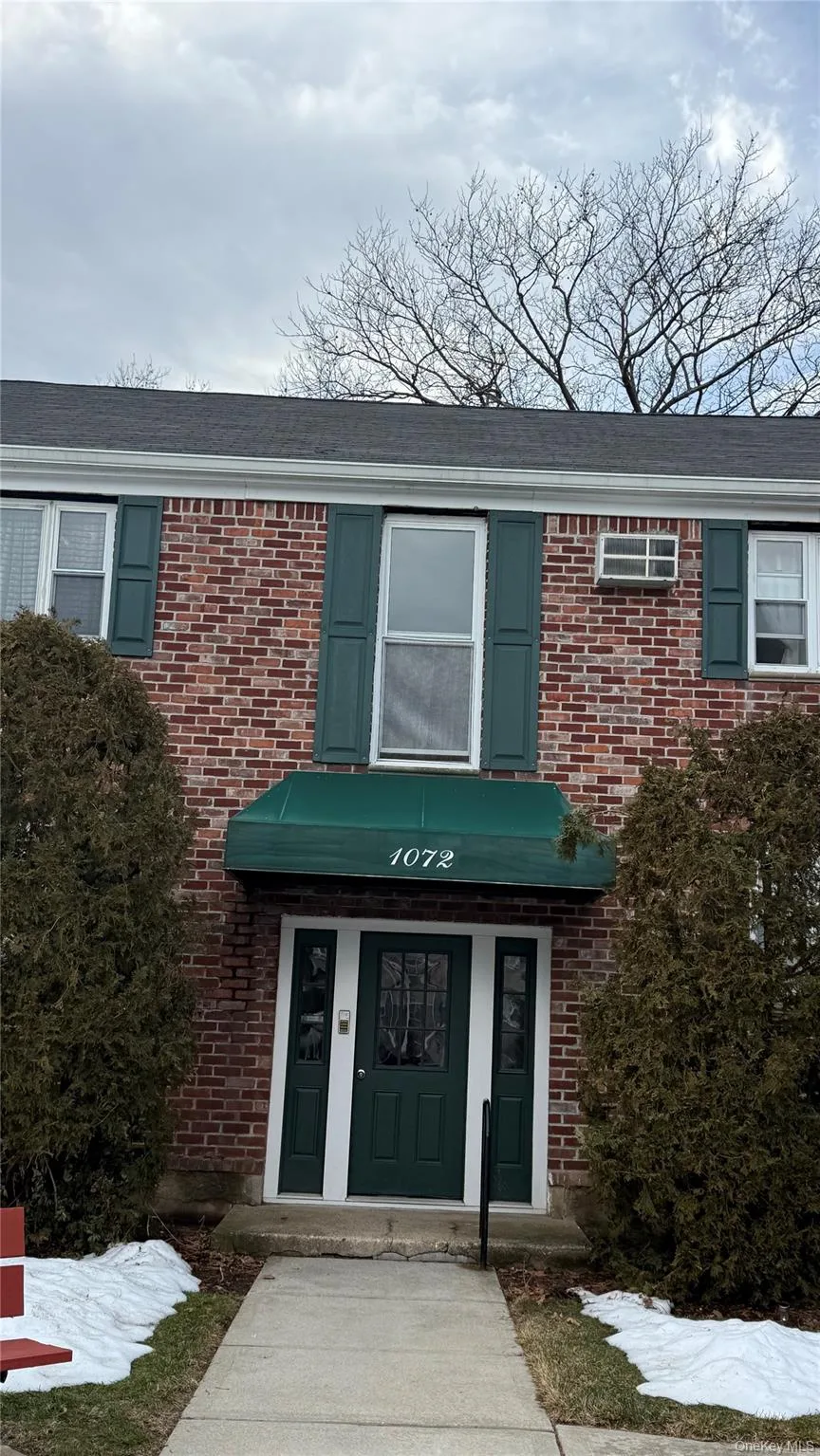 1072 Fenwood Drive #4, Valley Stream, NY 11580