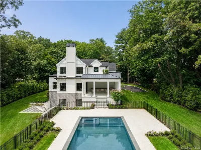 110 Dogwood Avenue, Roslyn Harbor