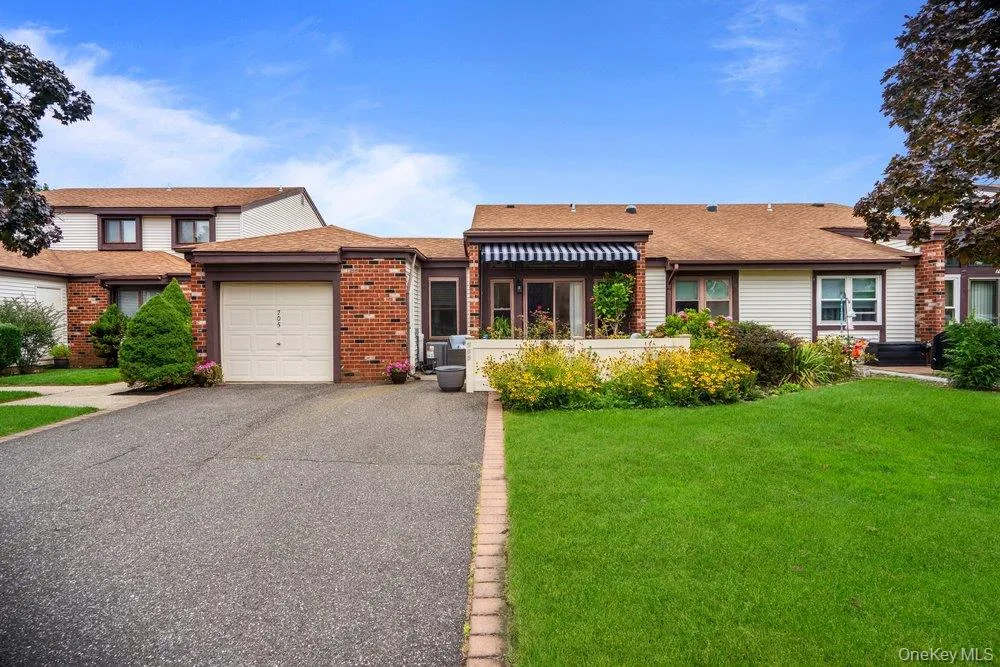 705 Alden Court, Saint James NY -- Fairfield at St James Condo for sale