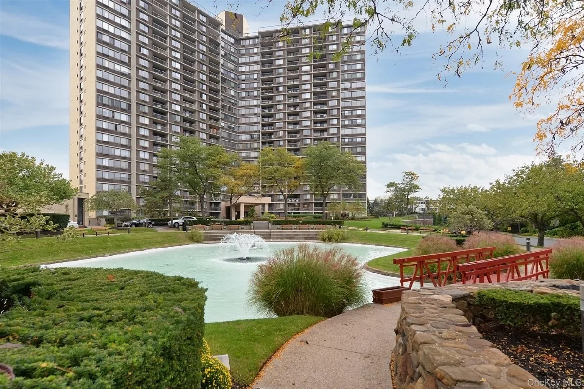 2 Bay Club Drive #17G, Bayside NY -- The Bay Club Condo for sale