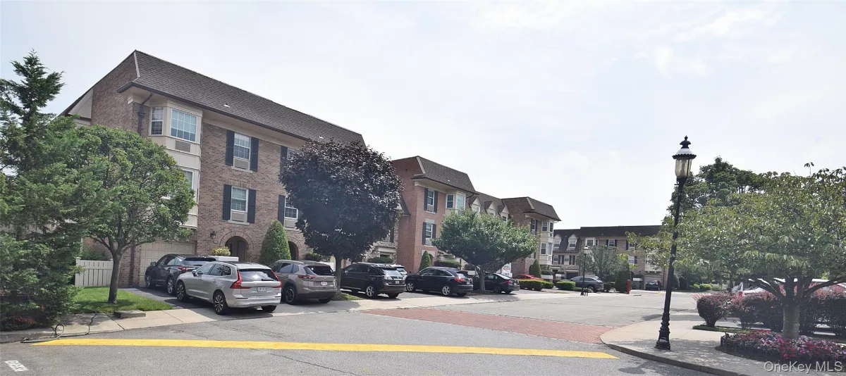 12-27 Diane Place #196 U, Bayside NY -- Baybridge Condo for sale