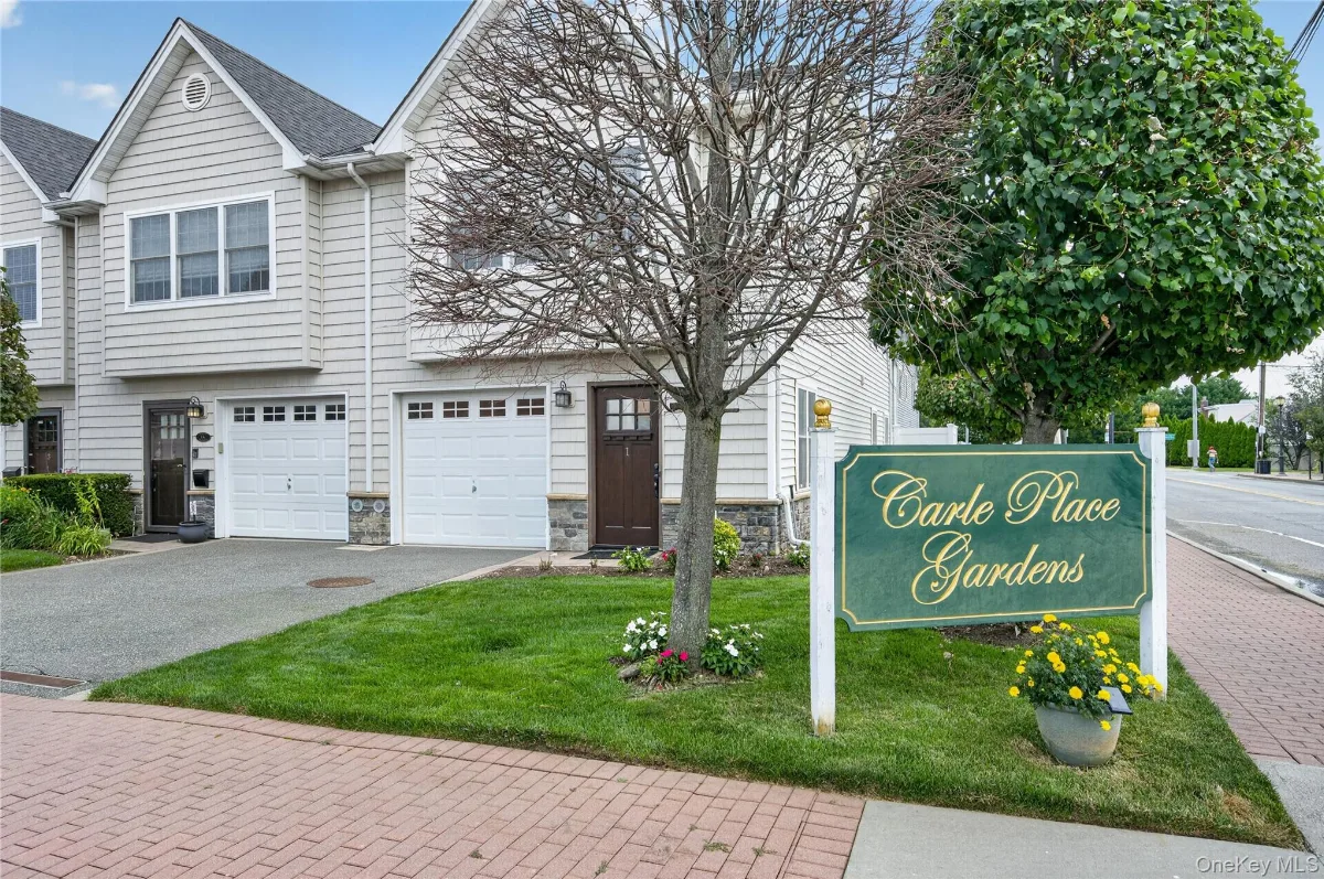 1 Koch Place, Carle Place, NY 11514