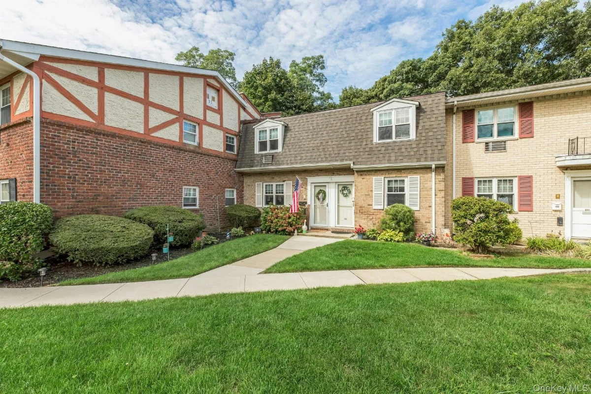 21 Glen Hollow Drive #G9, Holtsville NY -- Birchwood Glen Coop for sale
