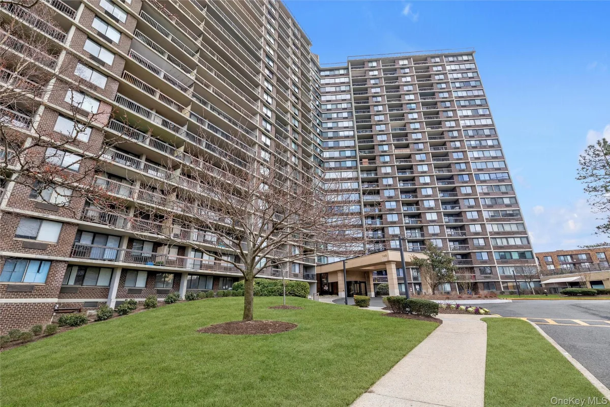 2 Bay Club Drive #20-O, Bayside NY -- The Bay Club Condo for sale