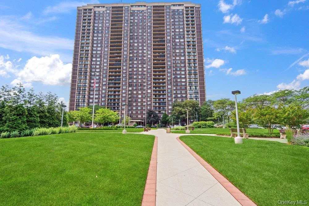 27010 Grand Central Parkway Parkway #26K, Little Neck NY -- Deepdale Gardens Coop for sale