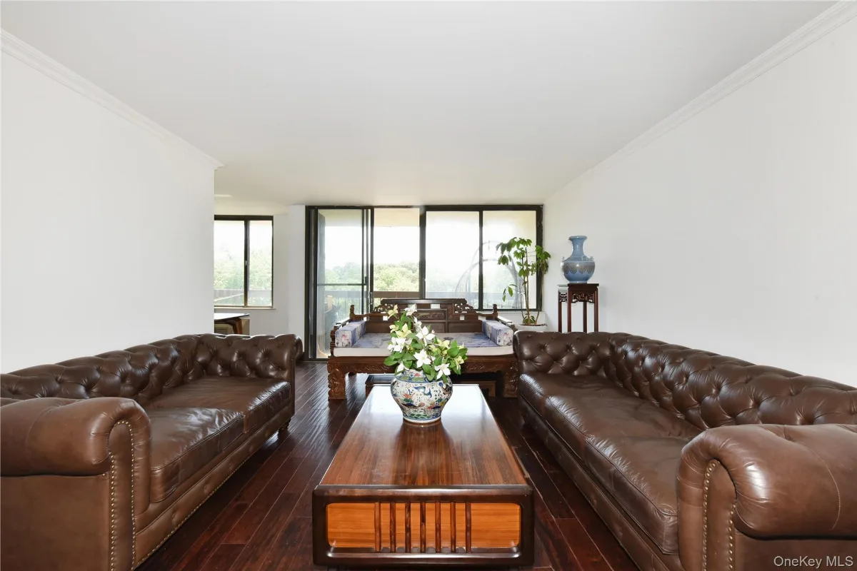 152-18 Union Turnpike #5O, Kew Gardens Hills NY -- Village Mall at Hillcrest Condo for sale