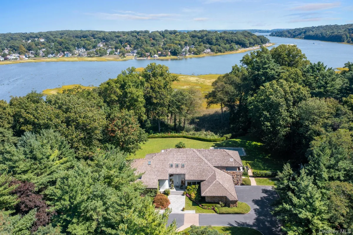 8 Mill Pond Lane, Lattingtown, NY 11560
