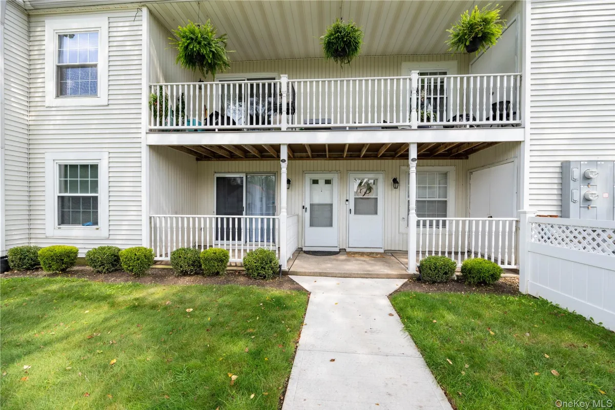 69 Fairview Circle, Middle Island NY -- Artist Lake Condo for sale