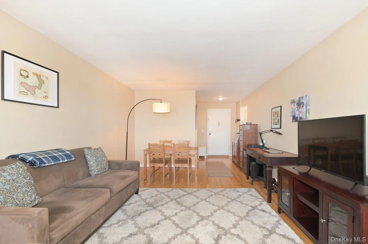 2 Birchwood Court ##5H, Mineola NY -- Birchwood Court Coop for sale