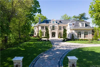 6 Foxwood Road, Great Neck